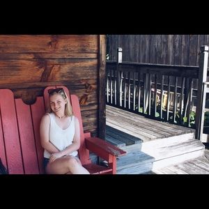 Meet your Posher, Caroline